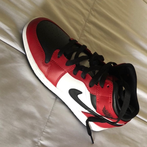 Nike Air Jordan 1 mid GS - Picture 3 of 8